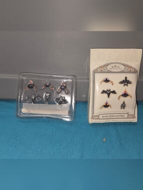 2007 Hallmark Spooky Spiders and Bats Miniature Ornaments